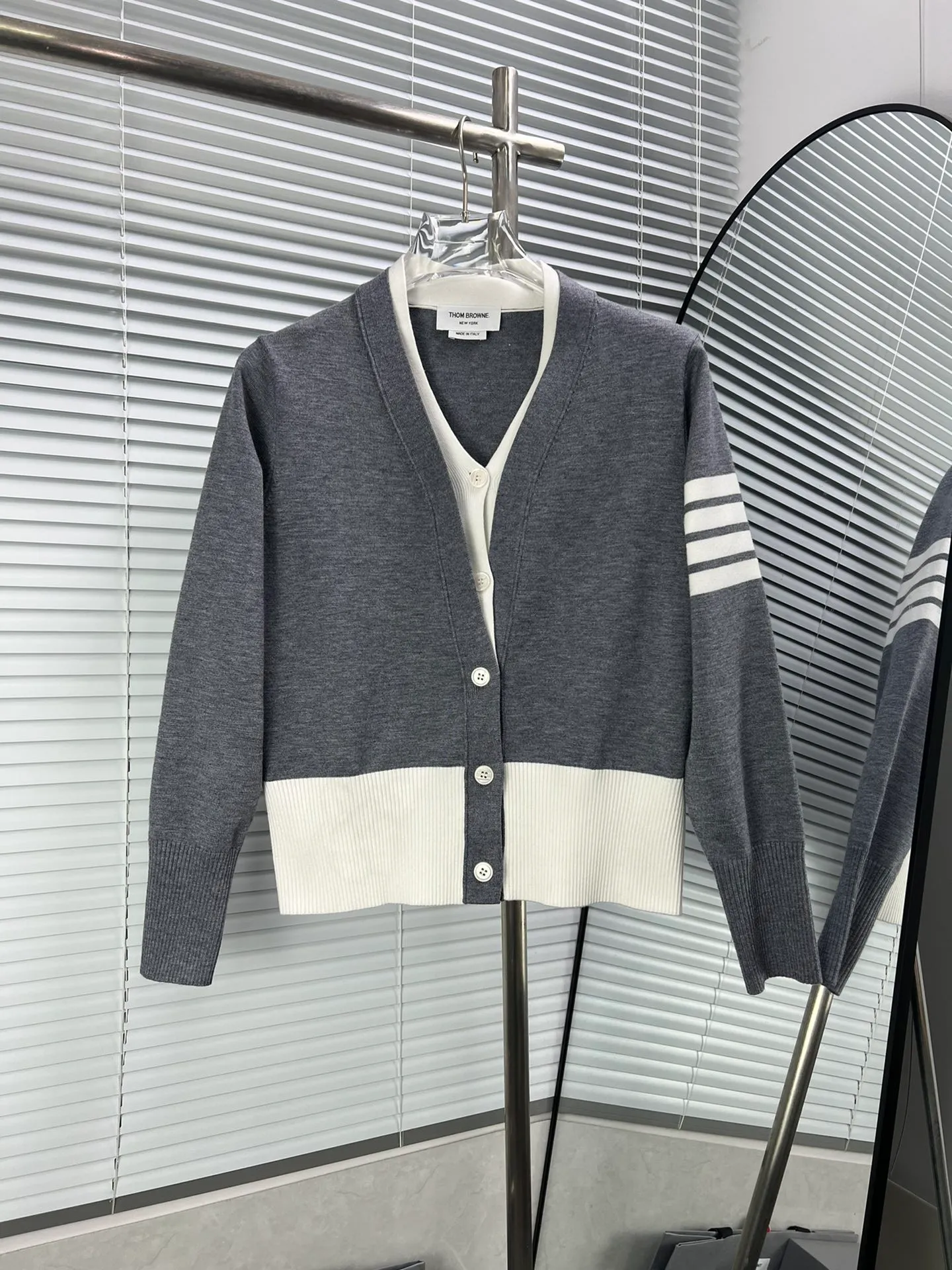 TB 𝐃𝐞𝐭𝐚𝐢𝐥 ： v ， ， ， YI ， ， te ， ， ， ， ：Gray White Blue Sizes：123